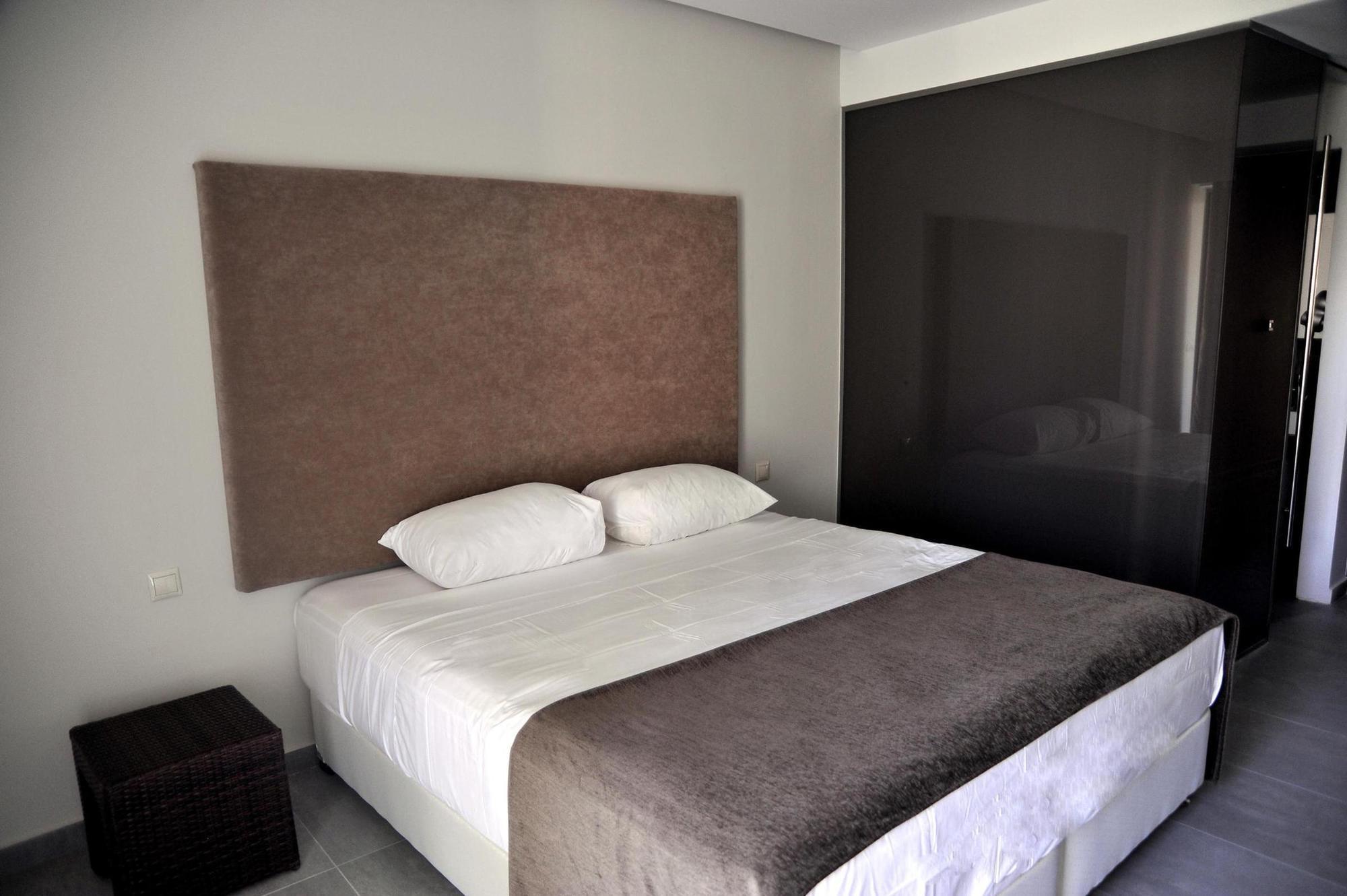 Oktober Downtown Boutique Hotel Rhodes City エクステリア 写真