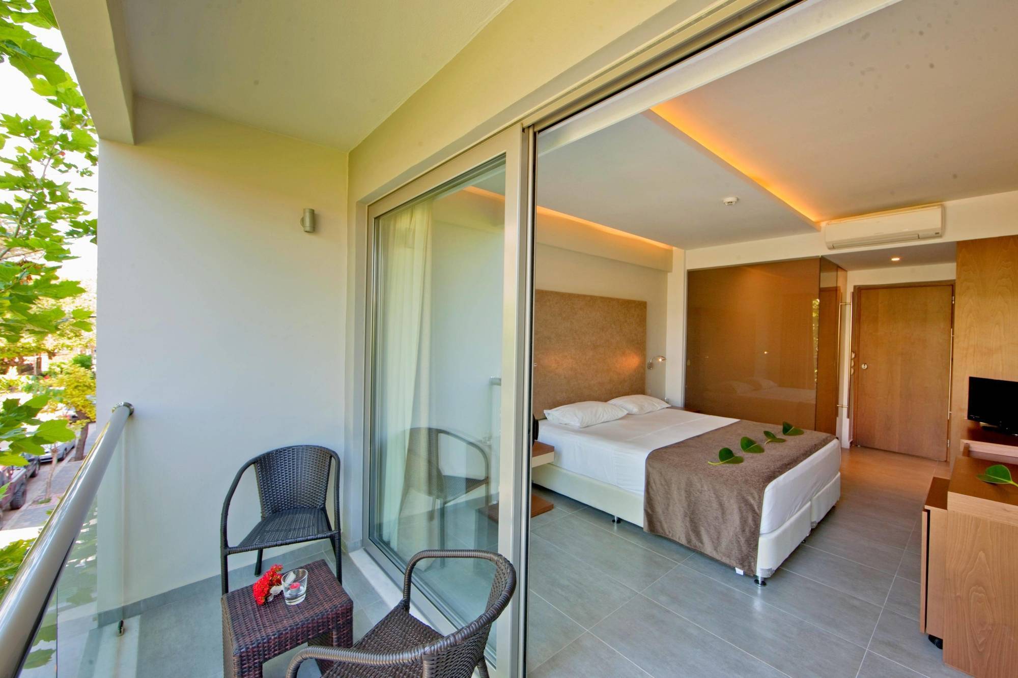 Oktober Downtown Boutique Hotel Rhodes City エクステリア 写真